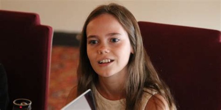 
Who is Oona Laurence from “Pete’s Dragon”? Her Wiki: Parents, Net Worth, Boyfriend, Family, Height 