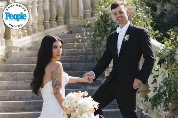 
Who is singer Kirstin Maldonado from “Pentatonix”? Her Bio: Fiancé Jeremy Michael Lewis, Wedding, Net Worth, Engaged, House 