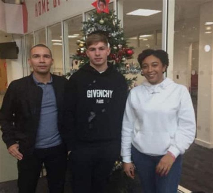 
Who Is the Girlfriend of Emile Smith Rowe? Meet Les And Fiona Smith, The Parents Of Arsenal’s Attacking Midfielder 